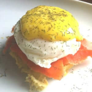 smoked salmon eggs benny with dill hollandaise