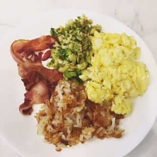 Can eating bacon and eggs be a healthy pregnancy breakfast? Yes! Find out some of my favorite first trimester meals!