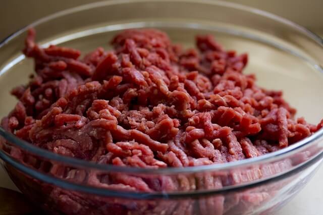 lean ground beef in a glass bowl